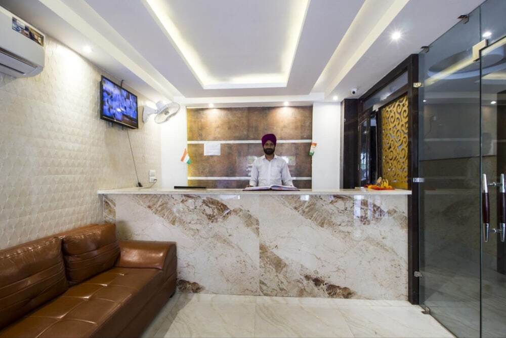 Нью-Дели: Hotel Iconic Suites