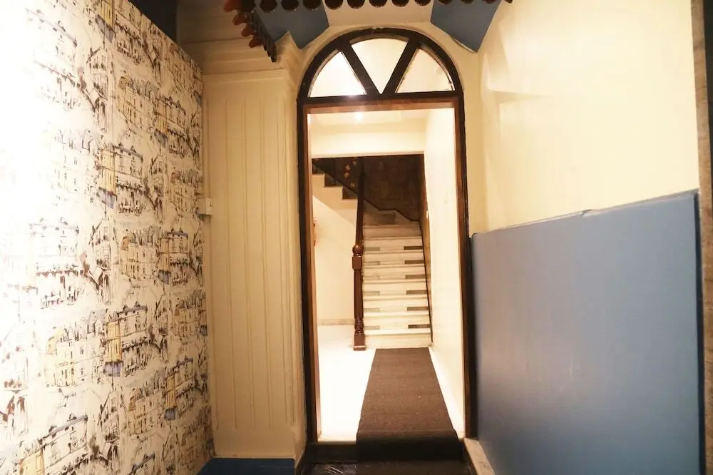 Мумбаи: Hotel West inn