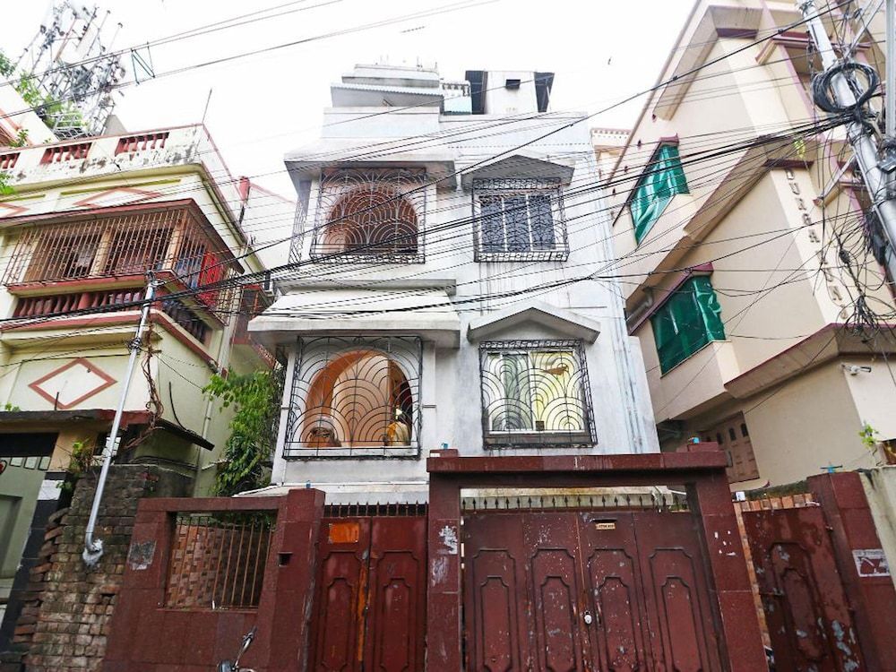 Goroomgo Amit Guest House Tagore Park Kolkata — фото 1
