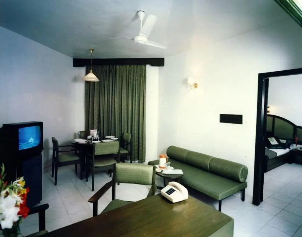 Пуна: Hotel Ashish Plaza