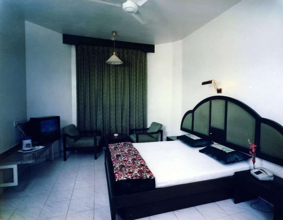 Пуна: Hotel Ashish Plaza