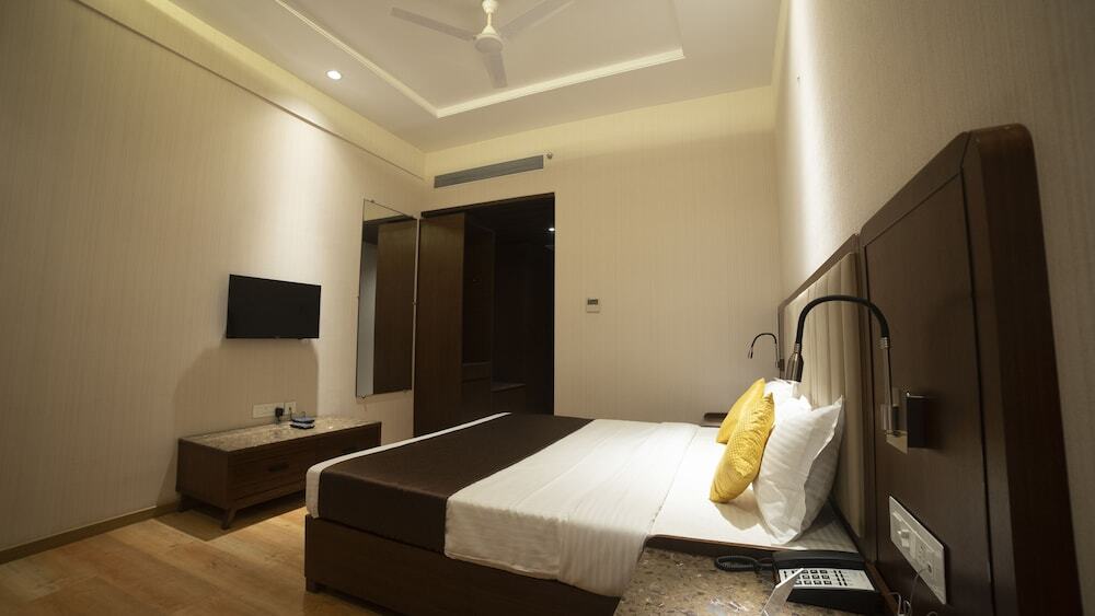 Бхопал: Hotel Rajhans Abhinandan