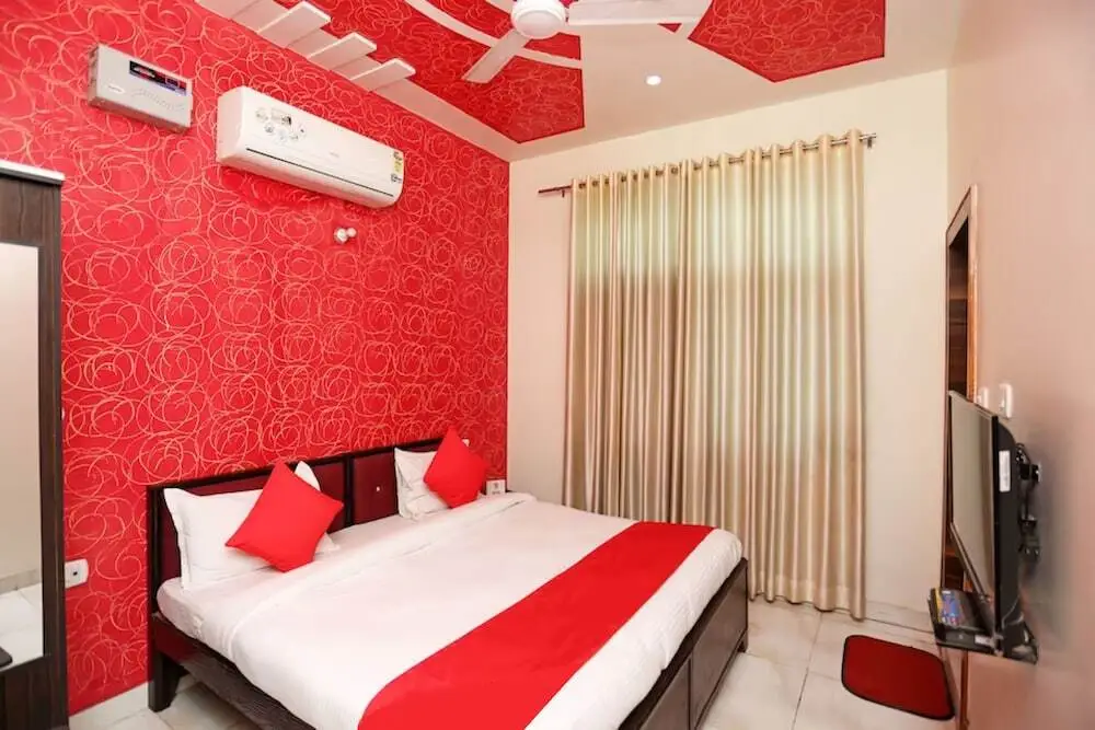 Матхура: Hotel Pushpa Palace