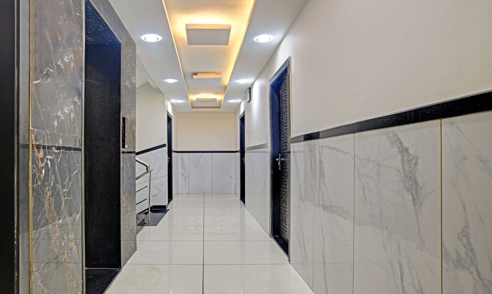 Индаур: Treebo Jayshree Palace C21 Business Park