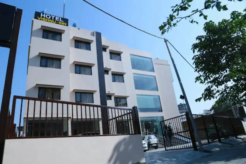 Hotel Vishnu Inn @ Dehradun Railway Station — фото 1