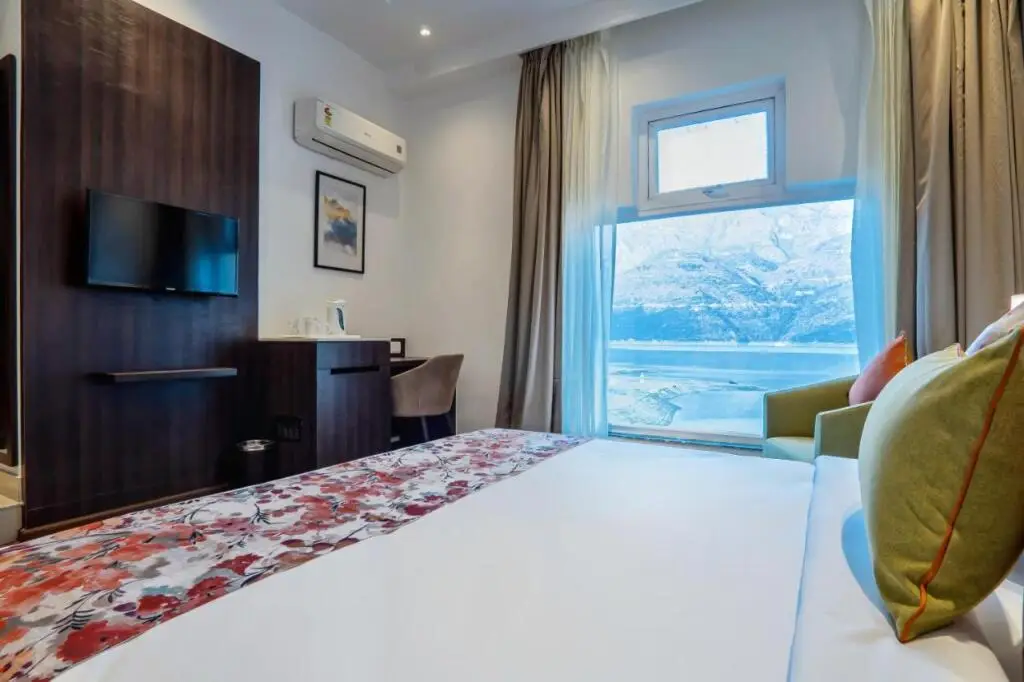 Техри: Hotel Le ROI Lake View koti