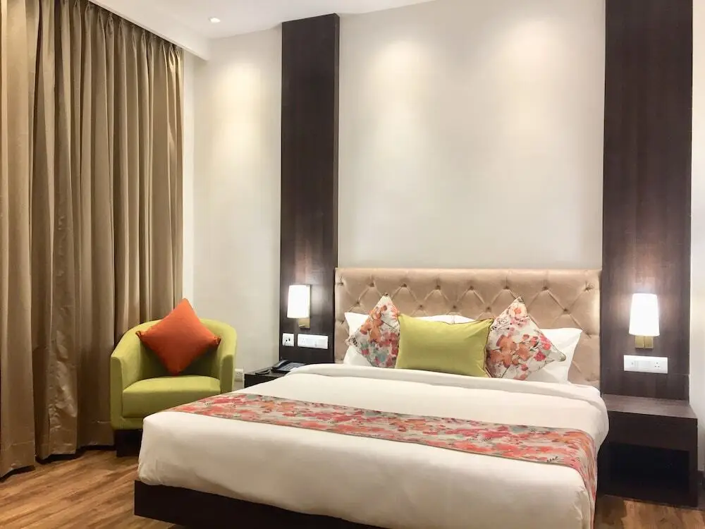 Техри: Hotel Le ROI Lake View koti