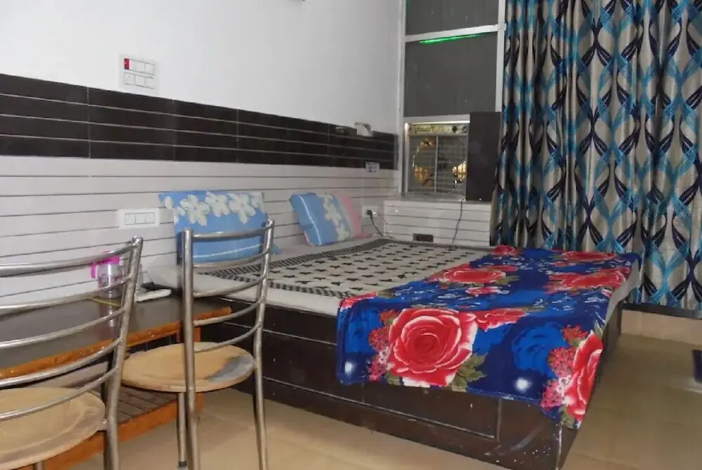 Мератх: Goroomgo Labh Mahal Meerut