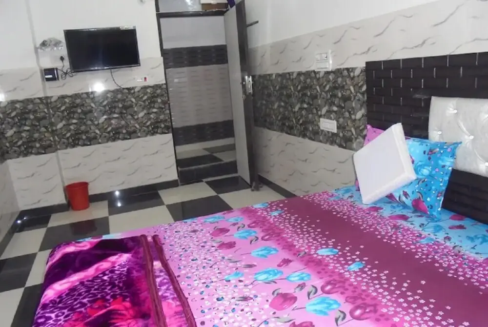 Мератх: Goroomgo Labh Mahal Meerut