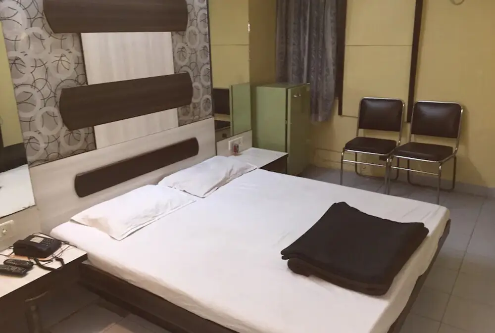 Индаур: Goroomgo Neelam Indore