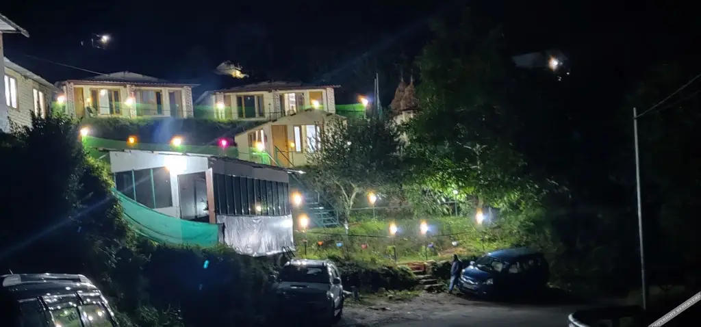 Техри: Cosmo Cottages
