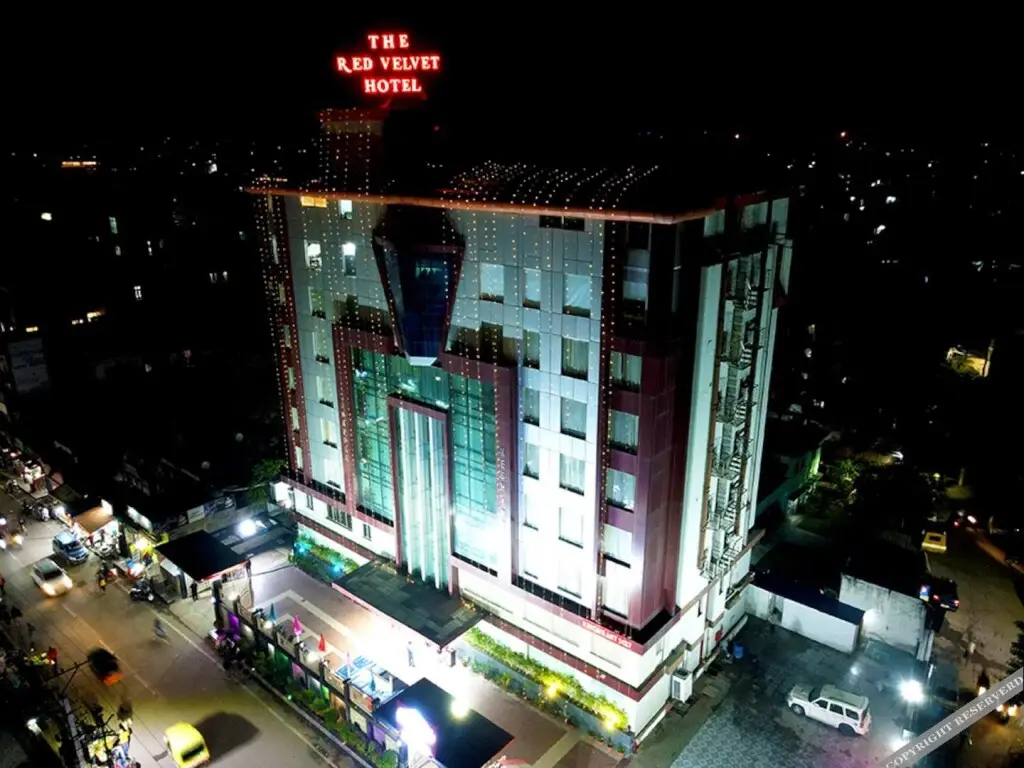 The Red Velvet Hotel Samarpan — фото 1