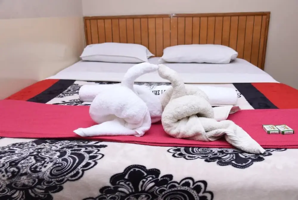 Бангалор: Goroomgo Kaveri Deluxe Lodge Bengaluru