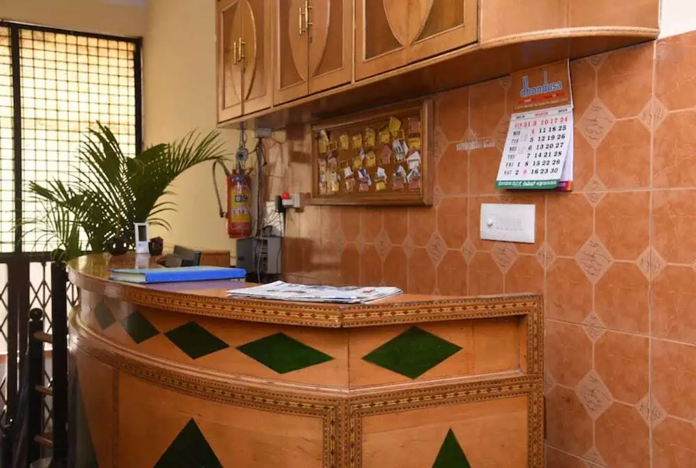 Бангалор: Goroomgo Kaveri Deluxe Lodge Bengaluru
