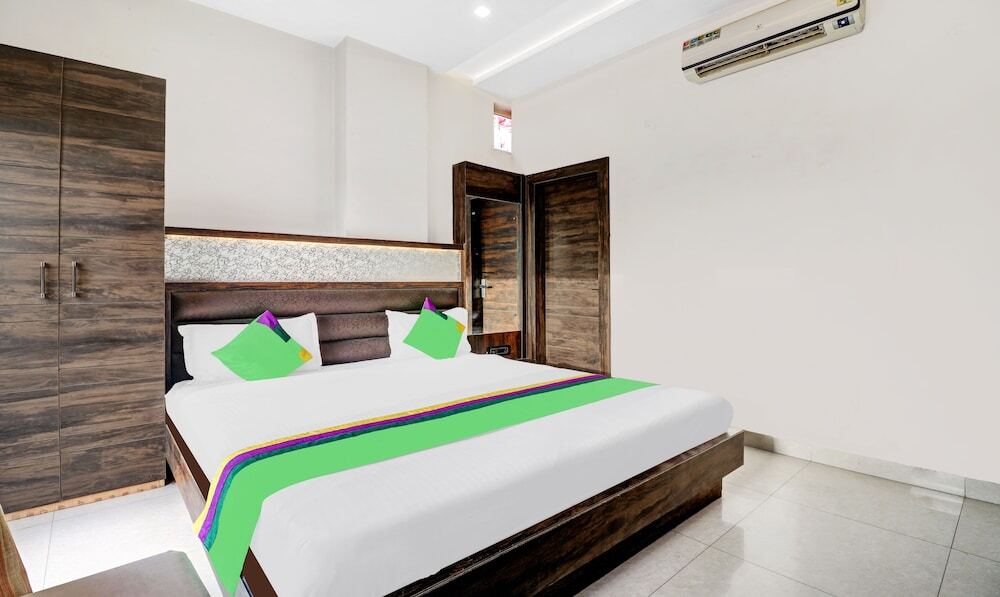 Матхура: Itsy Hotels Anjali Mahal 500, Mtrs From Mathura Railway Station