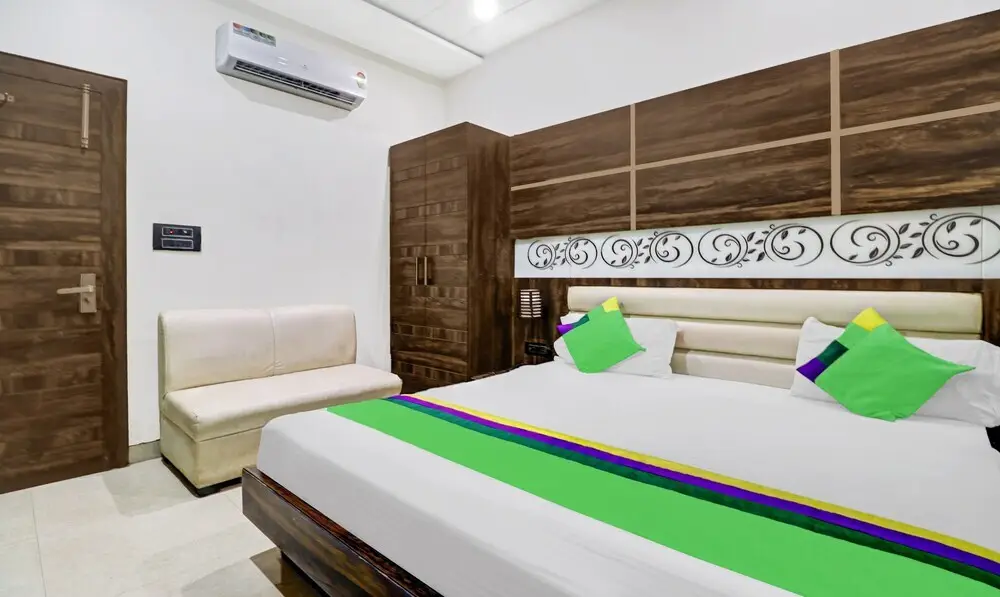 Матхура: Itsy Hotels Anjali Mahal 500, Mtrs From Mathura Railway Station