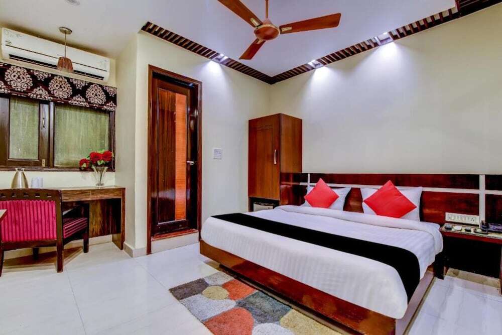 Нью-Дели: Staybook Hotel Aira