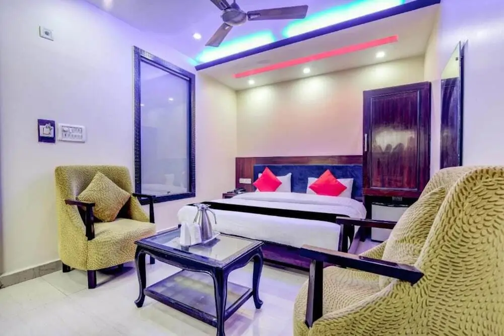 Нью-Дели: Staybook Hotel Aira
