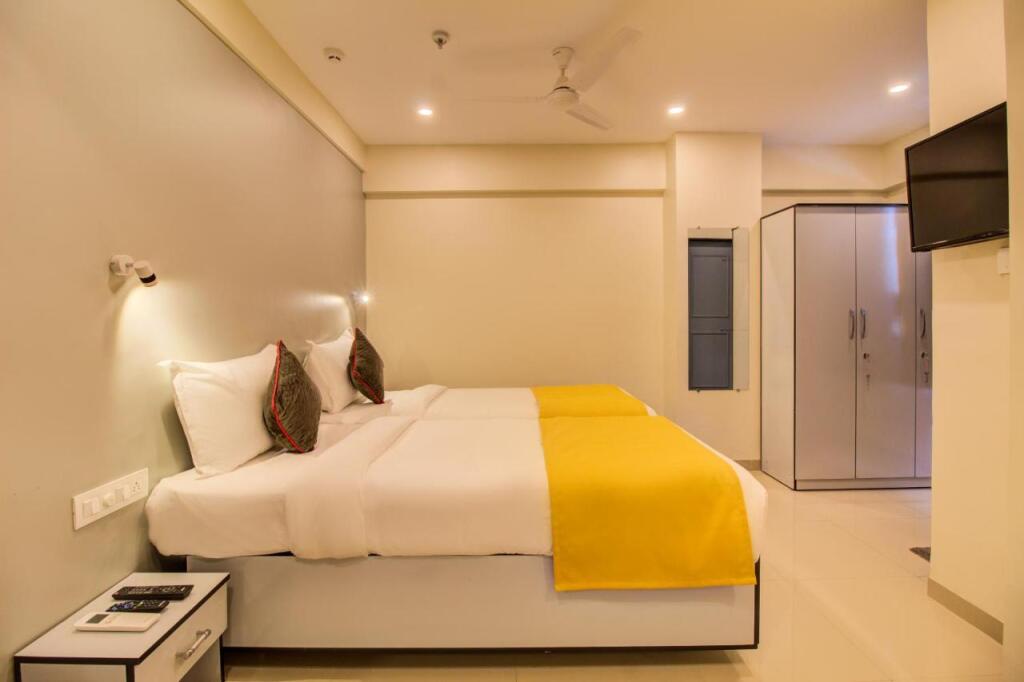 Пуна: Housemate Hotels
