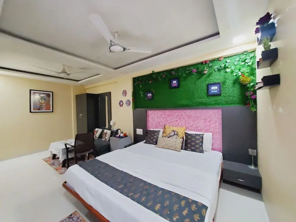 Панвель: hotel mari aai residency