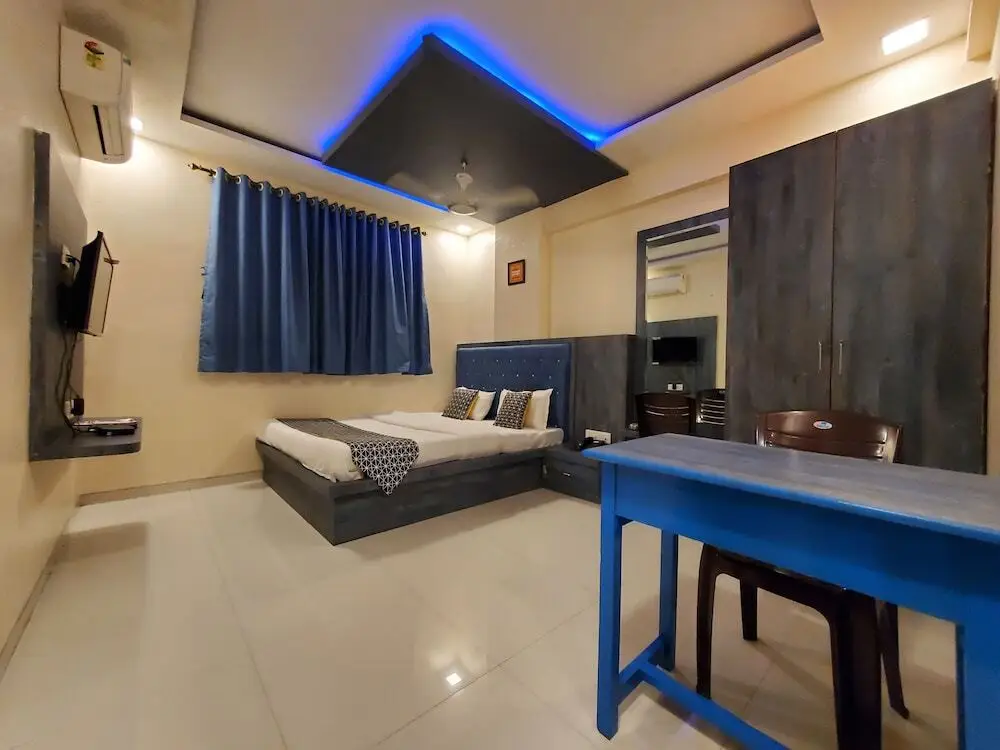 Панвель: hotel mari aai residency