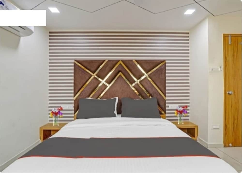 Вадодара: Hotel Sr