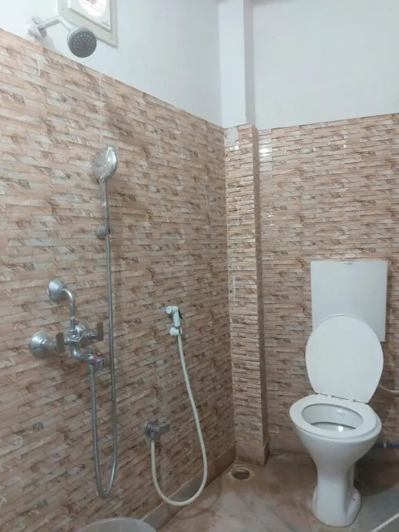 Колката: Goroomgo Giriraj stay Hub Near VIP Bazaar Naskarhaat Kolkata