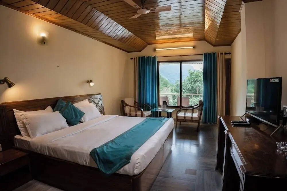 Куфри: Hotel Falcon Crest