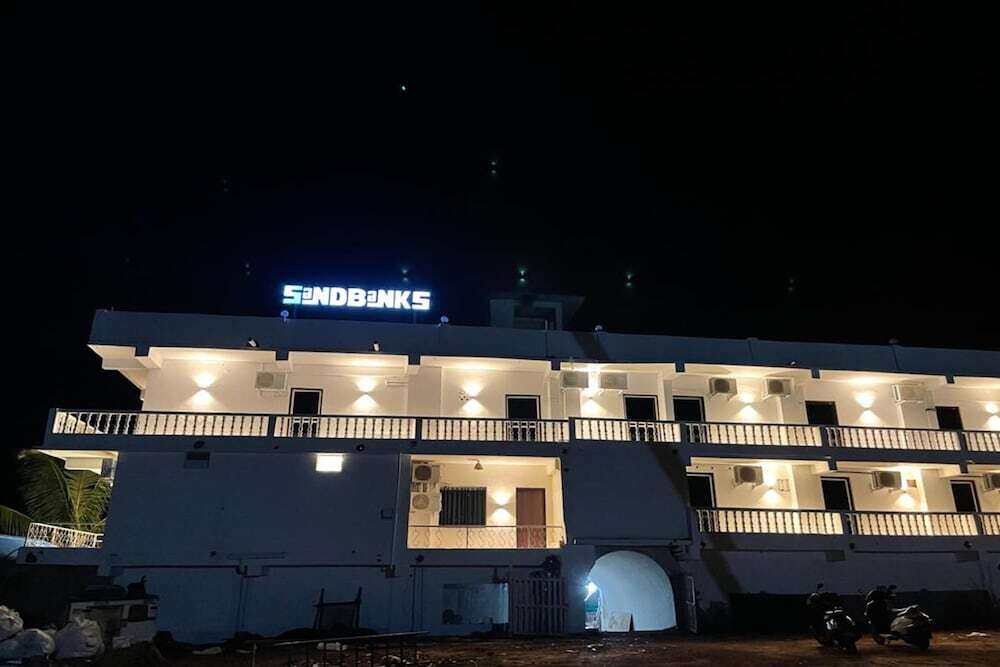 Sandbanks Beach Resort — фото 1