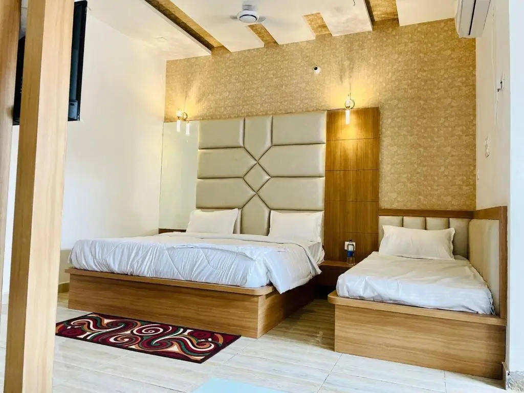 Матхура: Hotel B P Emerald