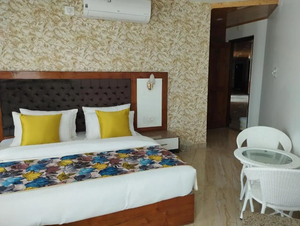 Ревалсар: Abhilashi Inn