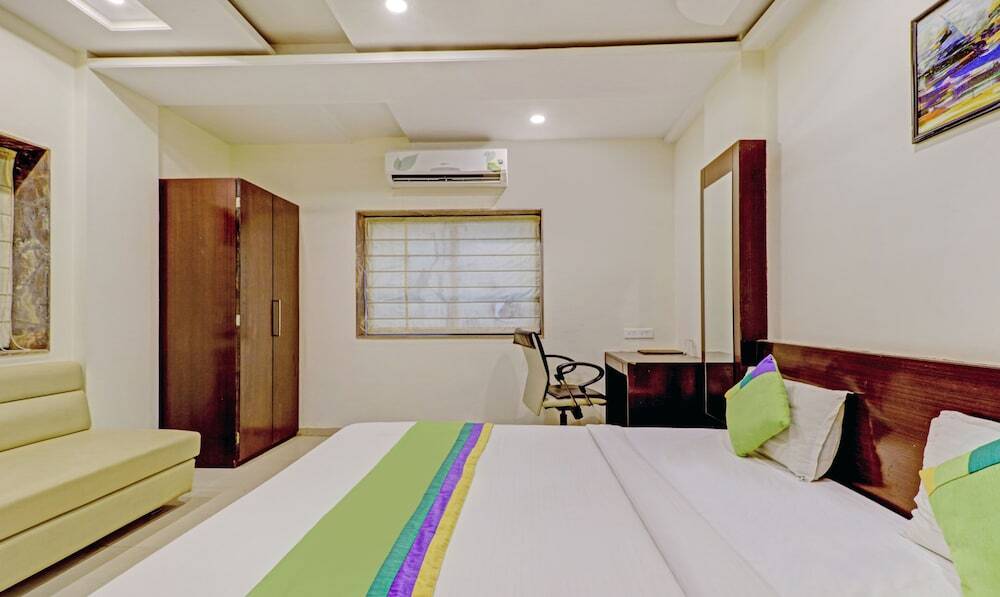 Нагпур: Loharkar Family Hotel L A Rooms