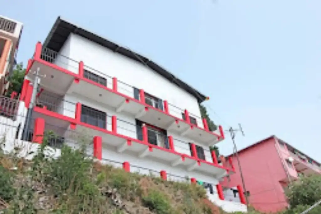 Наинитал: Goroomgo Chinar Lake View Nainital