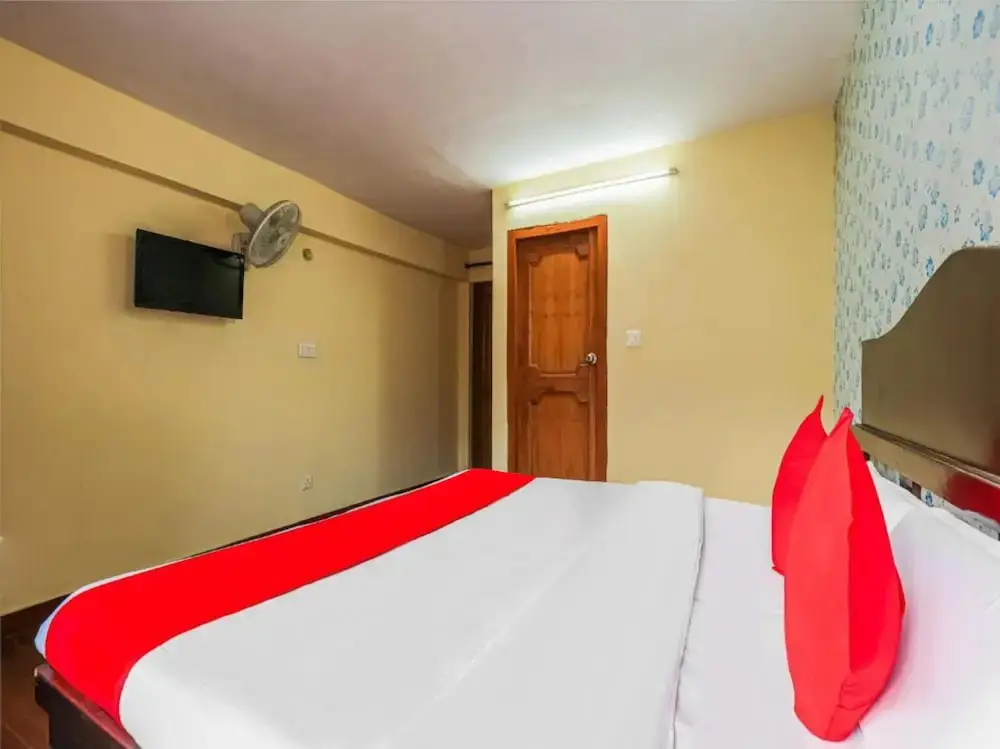 Наинитал: Goroomgo Chand Regency Nainital