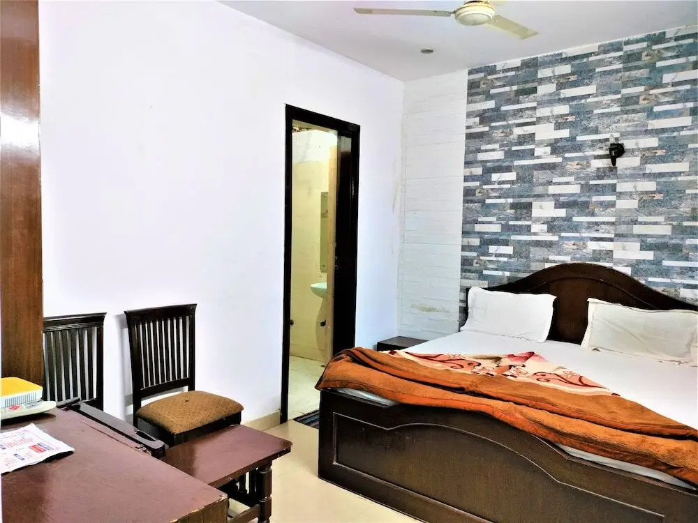 Нью-Дели: Hotel White Palace Nizamuddin Railway St