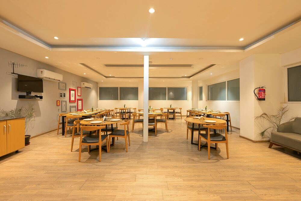 Нью-Дели: Hotel Grand Tashree