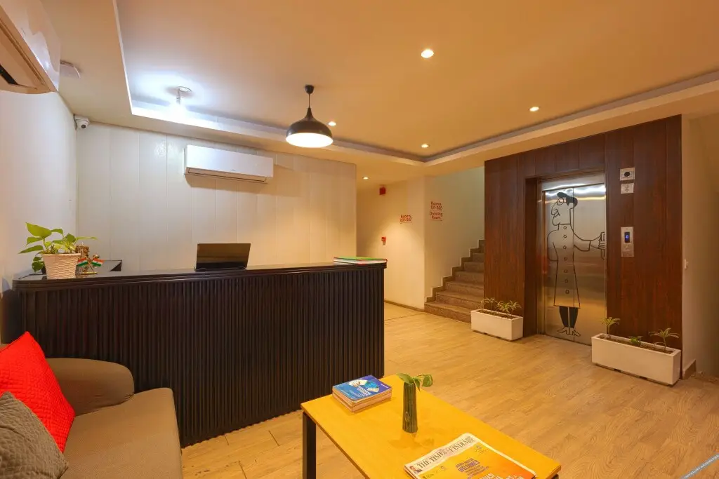 Нью-Дели: Hotel Grand Tashree