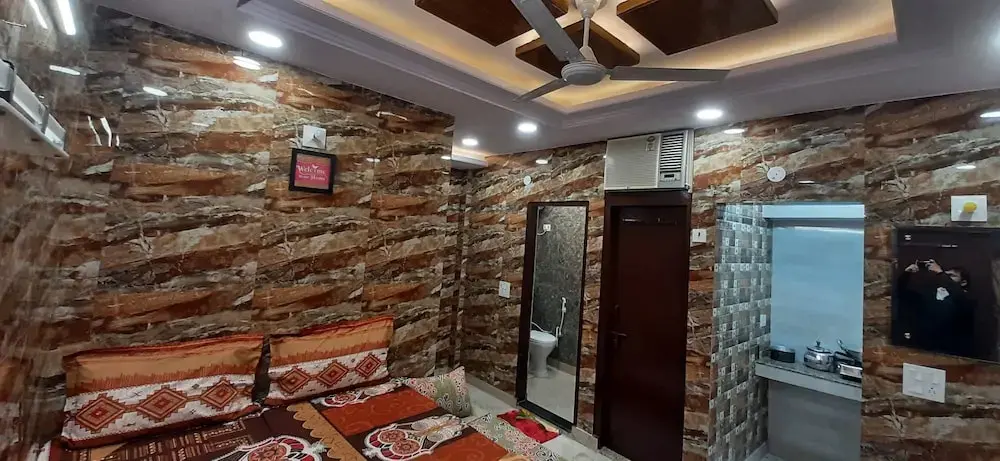 Нью-Дели: Luxury Flat in Foreigner Areof Lajpat Nagar With Fully Equipped Kitch