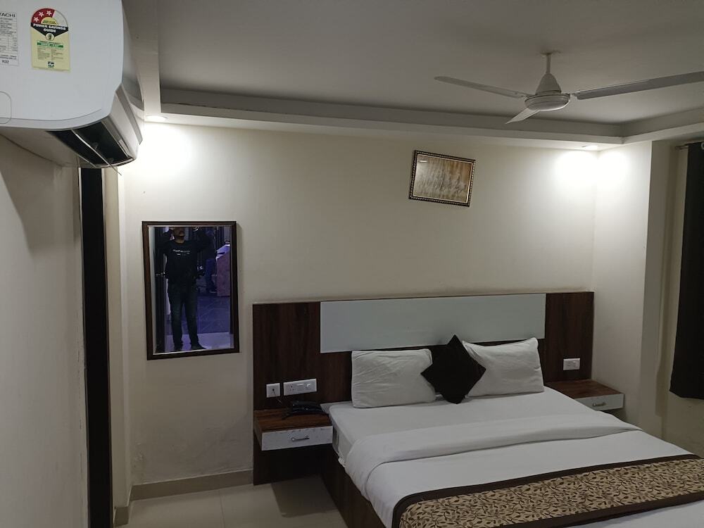 Нью-Дели: Dalton Hotels