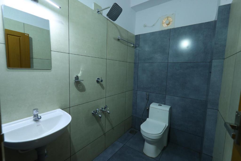 Недумбассери: Aldora Airport Residency