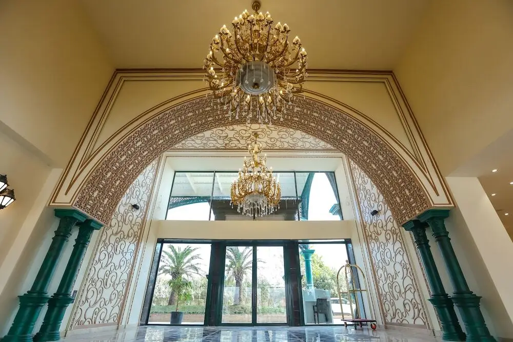 Лакхнау: Dayal Gateway