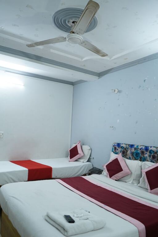 Нойда: Hotel cladis