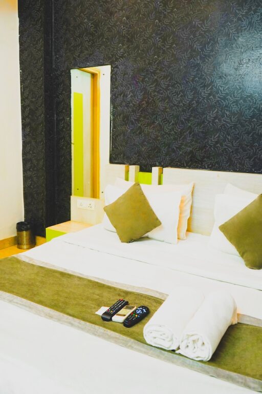 Нойда: Hotel cladis