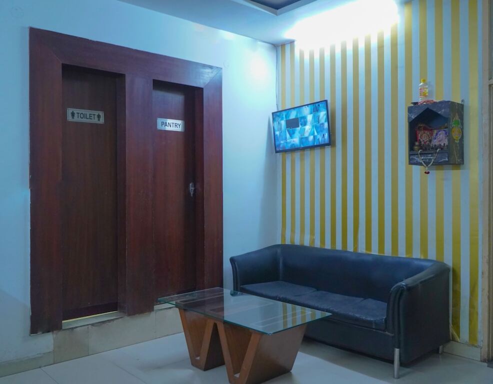 Нойда: Hotel cladis