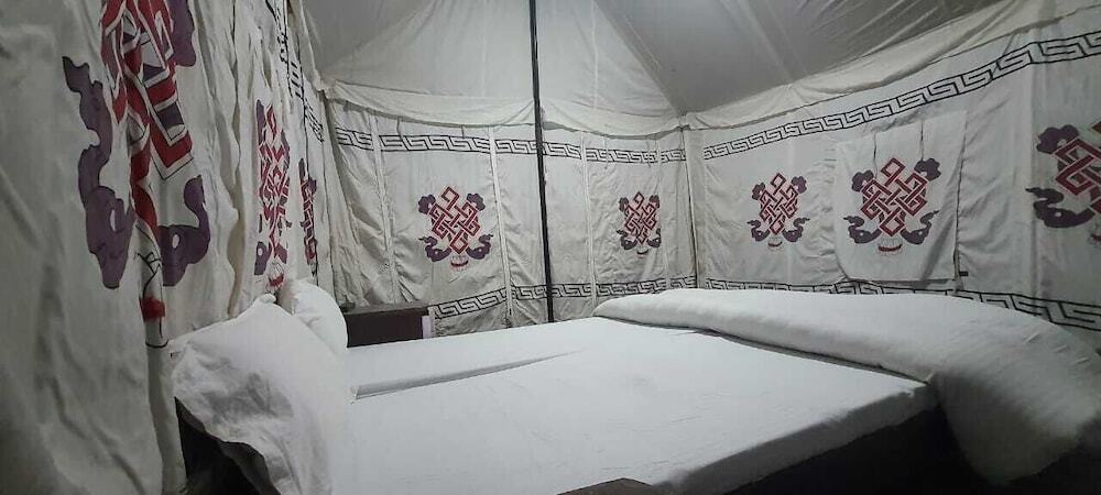 Хундер: Tongspon Camp