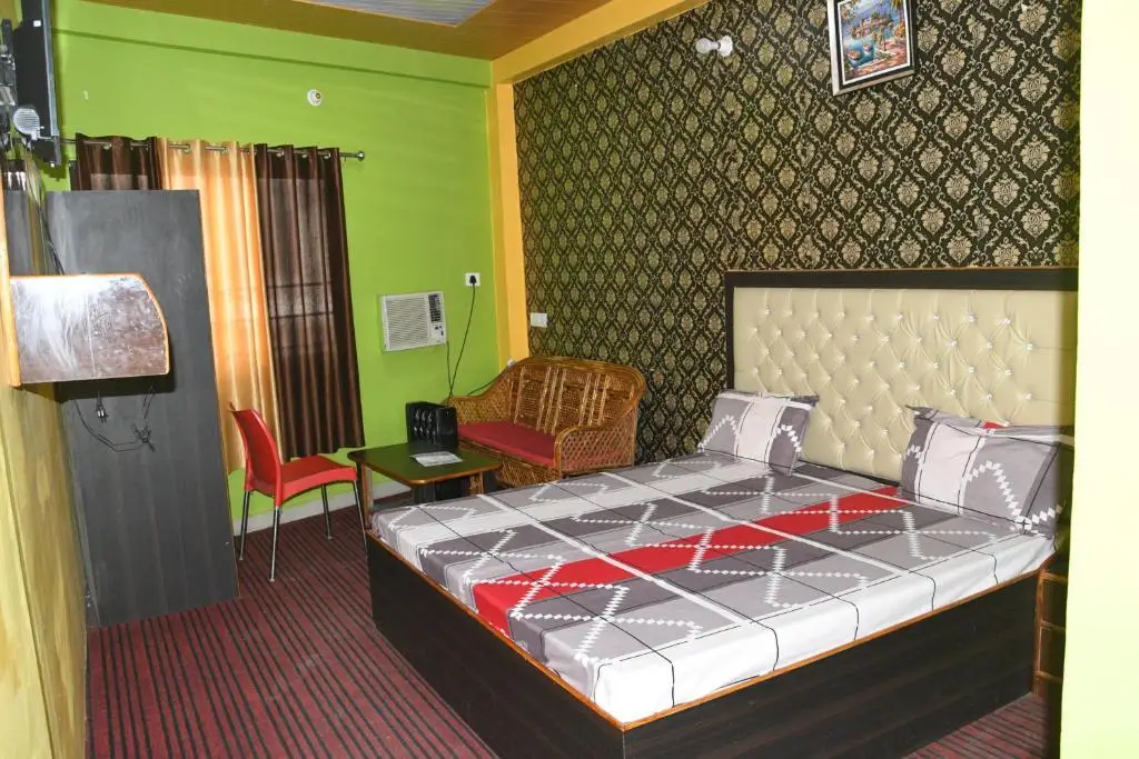 Питорагарх: Hotel Mountain View And Rooftop Restaurant
