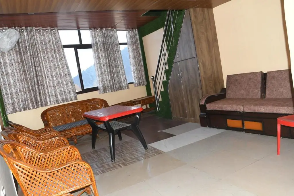 Питорагарх: Hotel Mountain View And Rooftop Restaurant