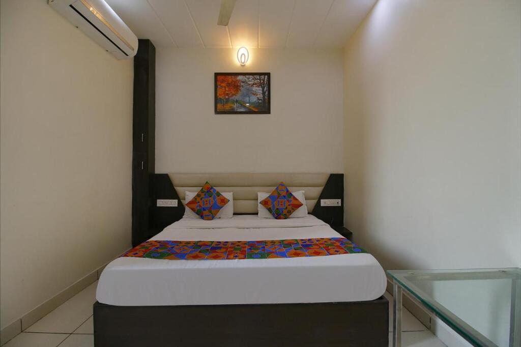 Бхопал: FabHotel 4G