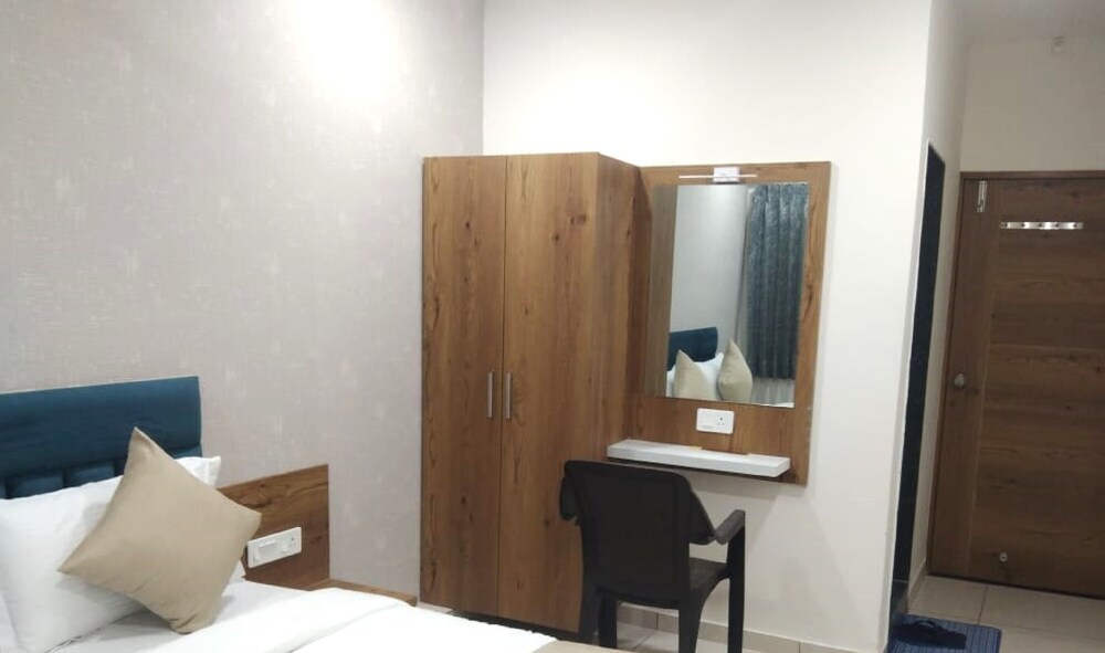 Ананд: Hotel M D Residency Anand