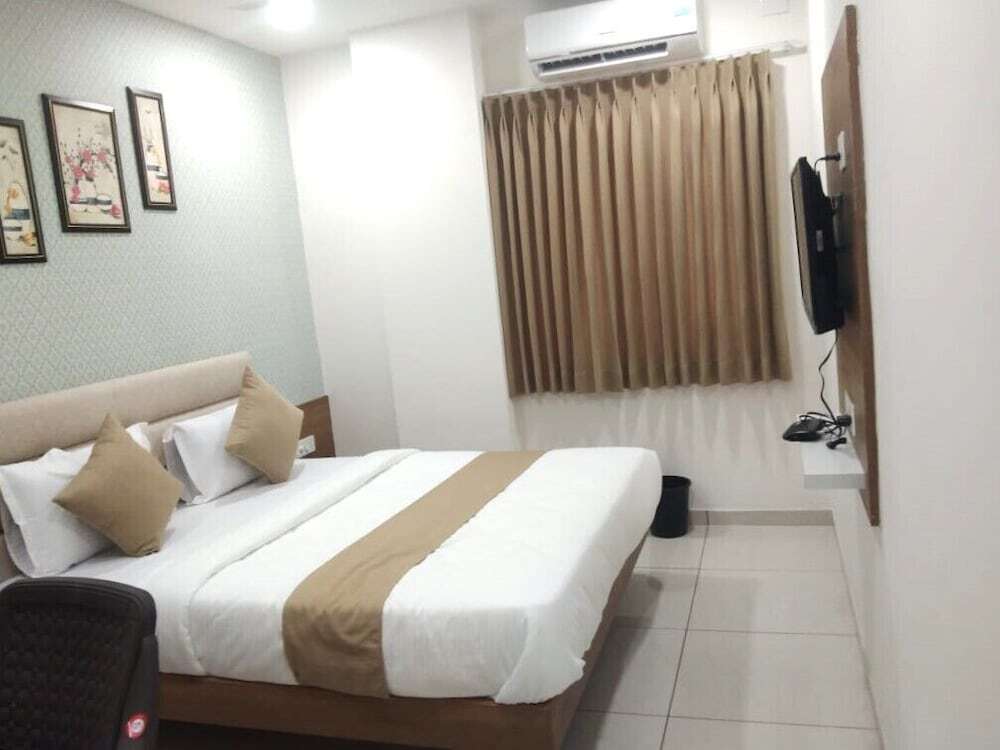 Ананд: Hotel M D Residency Anand